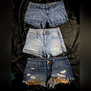 Layed back blue jean shorts